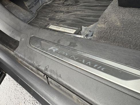 Used 2018 Land Rover Range Rover Velar R-Dynamic HSE image 18