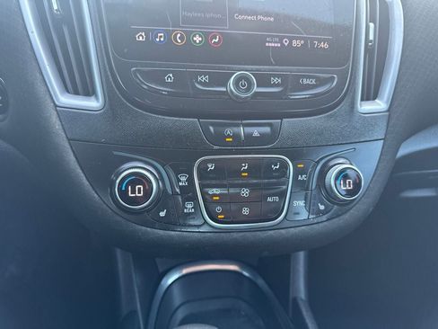 Used 2022 Chevrolet Malibu LT FWD image 13