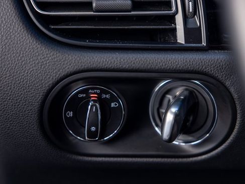 Certified 2025 Porsche Macan image 45