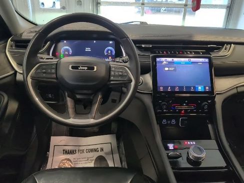 Used 2023 Jeep Grand Cherokee Limited AWD/4WD image 18