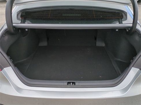 Used 2020 Toyota Camry XLE image 14