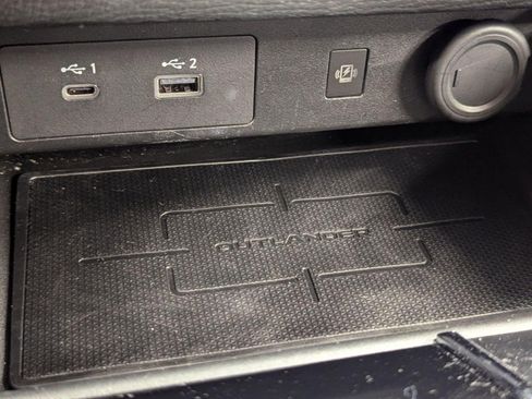 Used 2025 Mitsubishi Outlander SE image 25