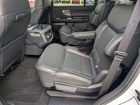 Used 2025 Ford Expedition Platinum AWD/4WD image 26