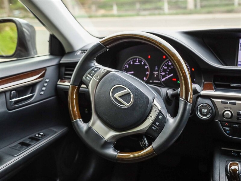 Used 2013 Lexus ES 350 w/ Luxury Pkg FWD image 19