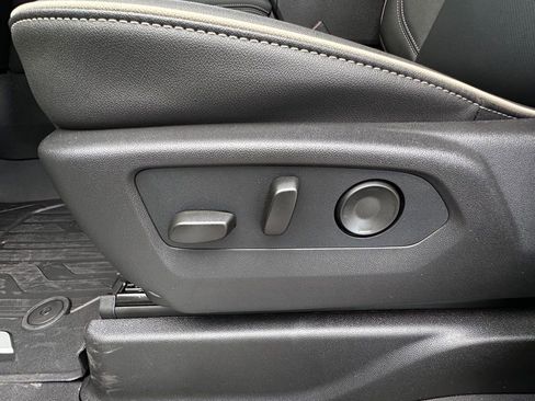 New 2026 GMC Yukon XL Elevation w/ Elevation Premium Package AWD/4WD image 19