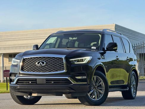 Used 2018 INFINITI QX80 2WD w/ Driver Assistance Package image 2