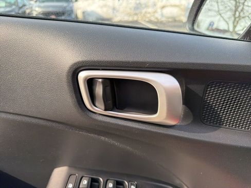 Used 2022 Hyundai Venue SEL w/ Cargo Package image 13