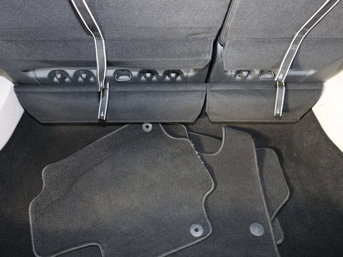 Used 2024 Chrysler Pacifica Limited FWD image 19