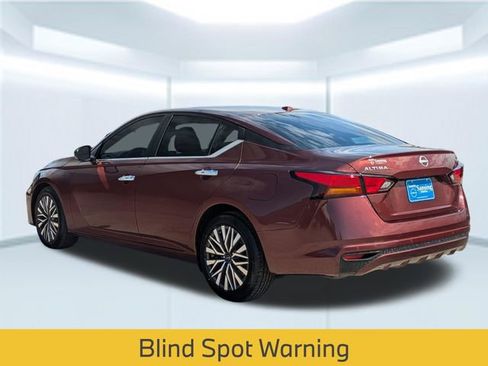 Used 2024 Nissan Altima 2.5 SV image 4