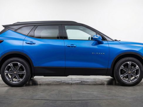 Used 2025 Chevrolet Blazer LT image 11