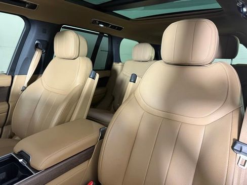 Used 2025 Land Rover Range Rover SE AWD/4WD image 15