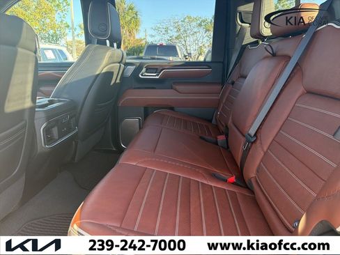 Used 2025 GMC Sierra 2500 Denali Ultimate image 5