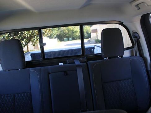 Used 2019 Nissan Titan SV image 15