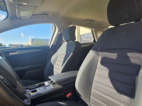 Used 2019 Ford Fusion SE FWD image 9