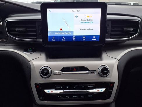 Used 2021 Ford Explorer XLT w/ Equipment Group 202A image 16