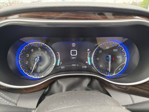 Used 2023 Chrysler Pacifica Limited FWD image 22