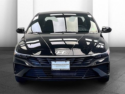 Used 2025 Hyundai Elantra Sport image 2