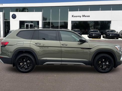 New 2025 Volkswagen Atlas Peak Edition SE image 3