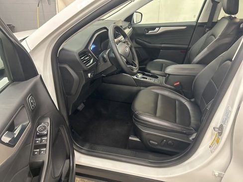 Used 2022 Ford Escape SEL w/ Technology Package image 9