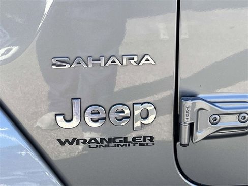 Used 2020 Jeep Wrangler Unlimited Sahara image 9