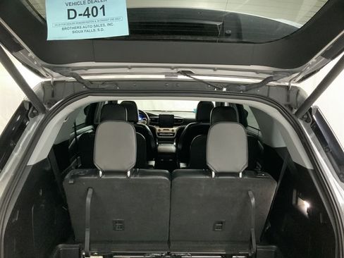 Used 2021 Ford Explorer XLT w/ Equipment Group 202A AWD/4WD image 8