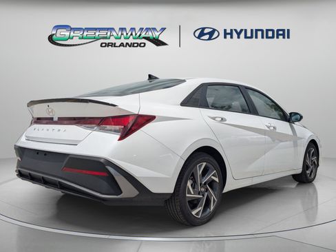 Used 2025 Hyundai Elantra Sport FWD image 8