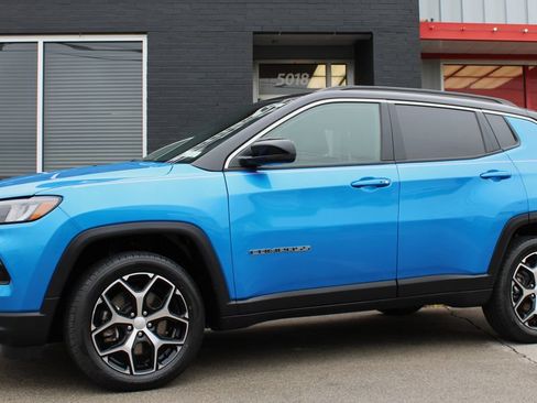 Used 2024 Jeep Compass Limited AWD/4WD image 8