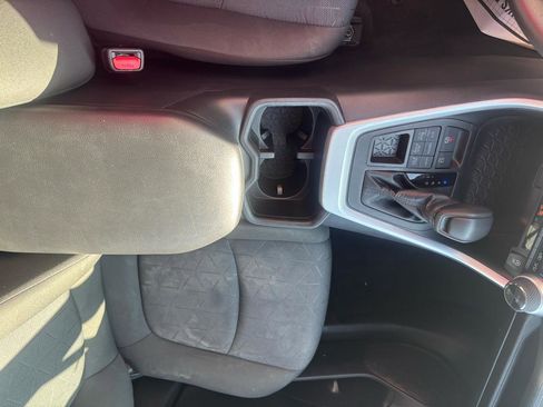 Used 2022 Toyota RAV4 XLE image 18