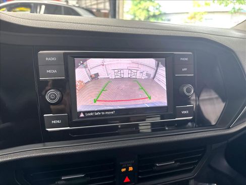 Used 2023 Volkswagen Jetta SE w/ Panoramic Sunroof Package FWD image 16
