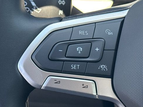 Certified 2025 Volkswagen Taos S AWD/4WD image 31
