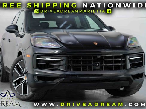 Used 2024 Porsche Cayenne w/ Premium Package image 2