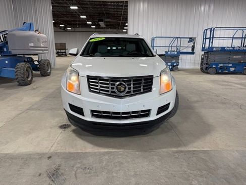 Used 2016 Cadillac SRX Luxury image 2