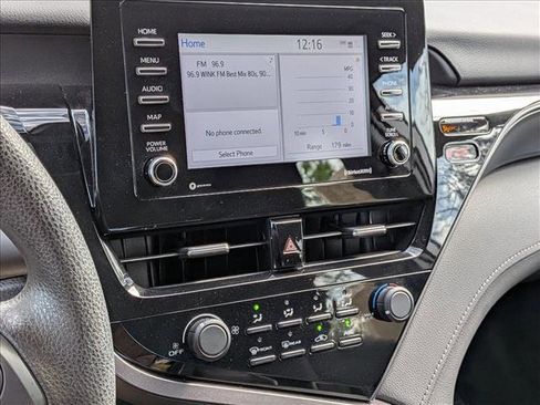 Used 2021 Toyota Camry LE image 15