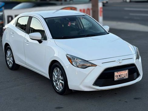 Used 2017 Toyota Yaris iA image 2