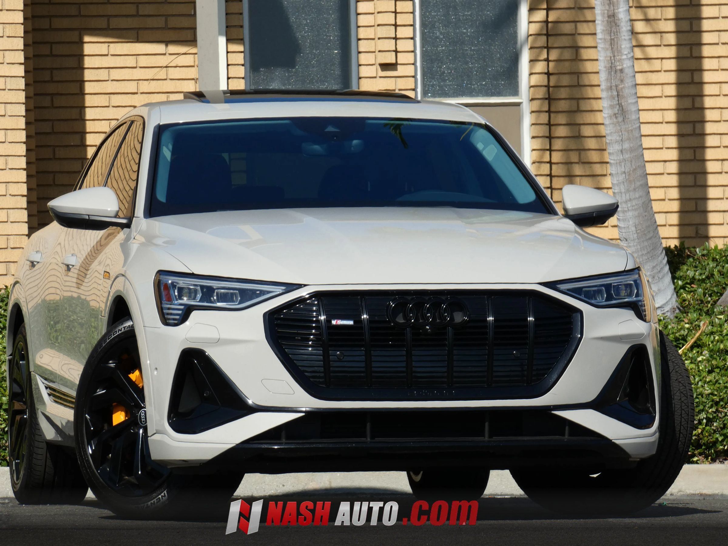 Used 2022 Audi e-tron Premium Plus w/ Premium Plus Package AWD/4WD image 3
