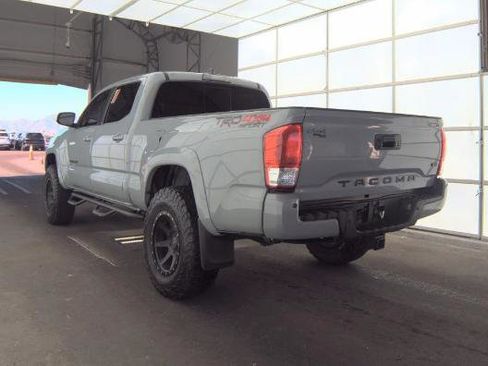 Used 2019 Toyota Tacoma TRD Sport w/ Technology Package AWD/4WD image 2