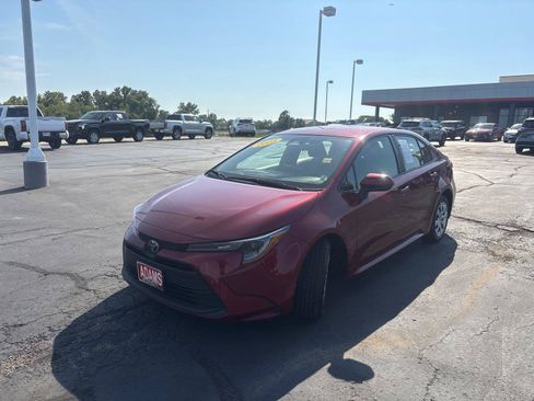 Used 2025 Toyota Corolla LE FWD image 4