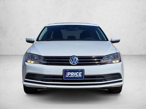 Used 2016 Volkswagen Jetta SE FWD image 2