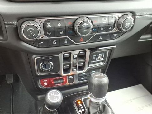 New 2026 Jeep Gladiator Mojave image 17