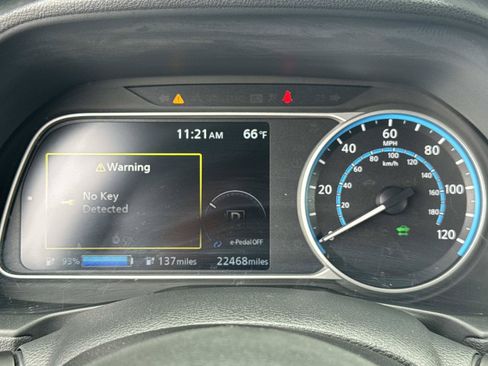Used 2025 Nissan Leaf S FWD image 20