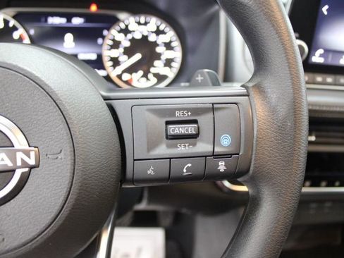 Used 2024 Nissan Rogue SV image 37