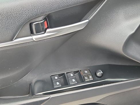 Used 2018 Toyota Camry SE FWD image 21