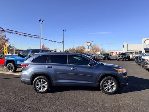 Used 2014 Toyota Highlander XLE image 3