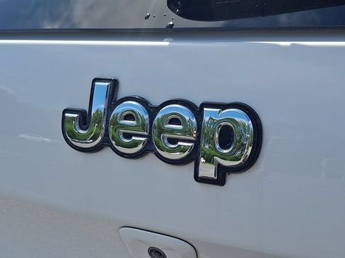 Used 2016 Jeep Cherokee Latitude w/ Comfort/Convenience Group AWD/4WD image 31