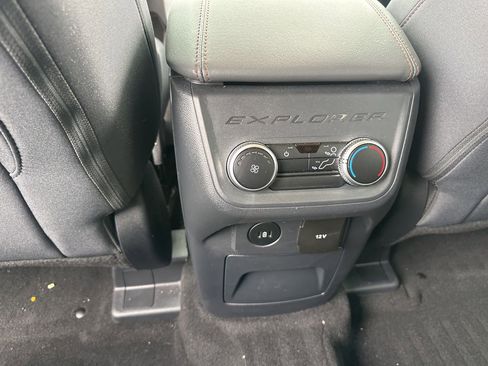 Used 2025 Ford Explorer Active RWD image 13