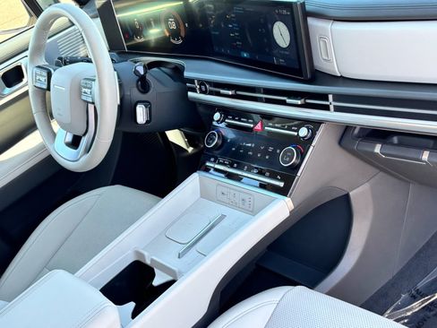 Used 2025 Hyundai Santa Fe SEL image 9