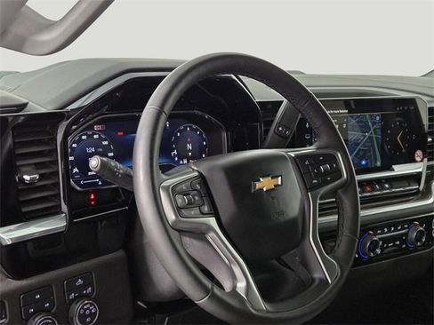 Used 2025 Chevrolet Silverado 2500 LT w/ Convenience Package image 11