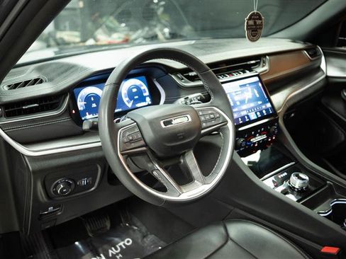 Used 2024 Jeep Grand Cherokee L Limited w/ Luxury Tech Group II AWD/4WD image 9