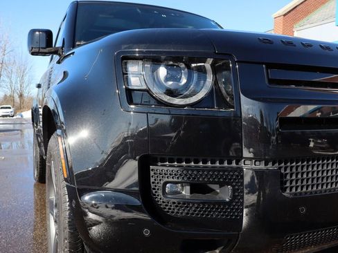 Used 2023 Land Rover Defender 90 X-Dynamic SE image 4