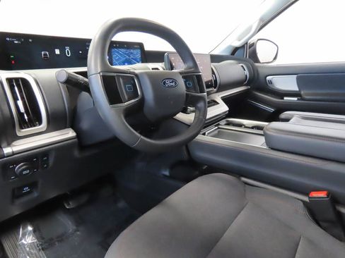 Used 2025 Ford Expedition Max Active AWD/4WD image 7
